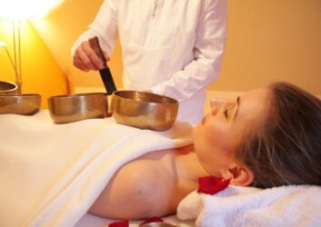 Sound massage with tibetan bowls